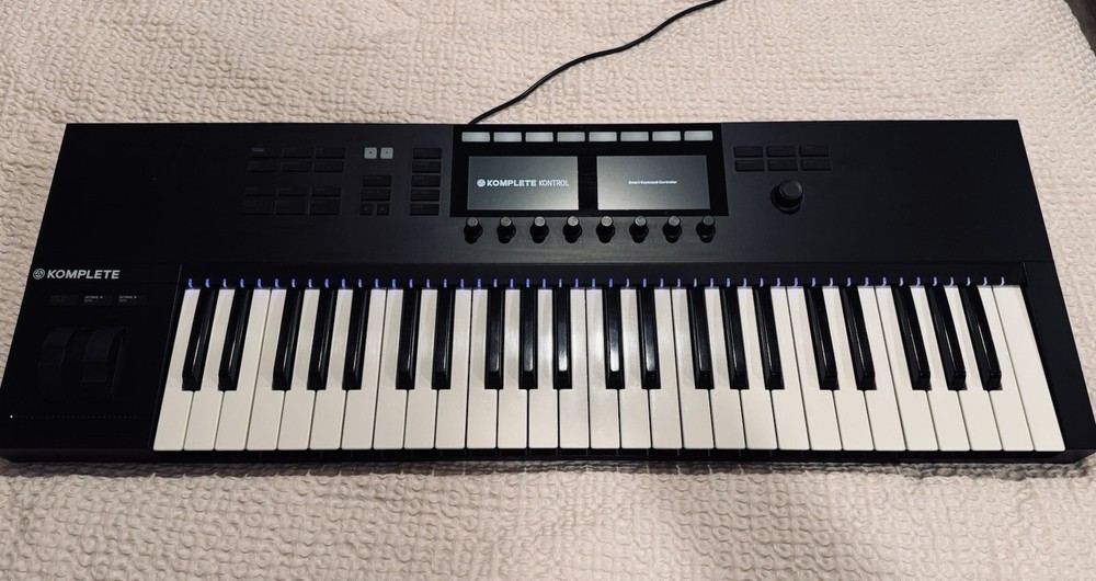 Native Instrument S49 MK2 “Komplete Kontrol” Keyboard Controller