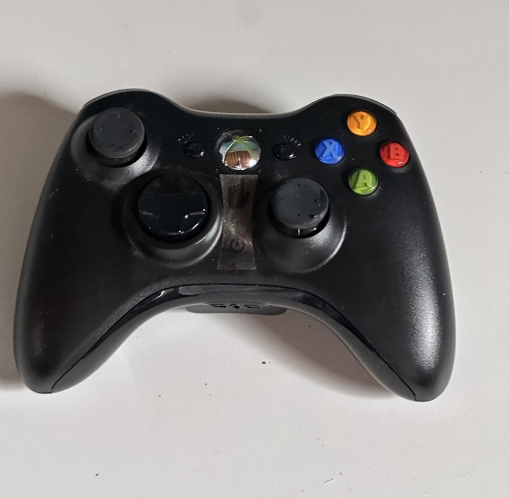 XBOX 360 4GB Video Game Console & Kinect Sensor