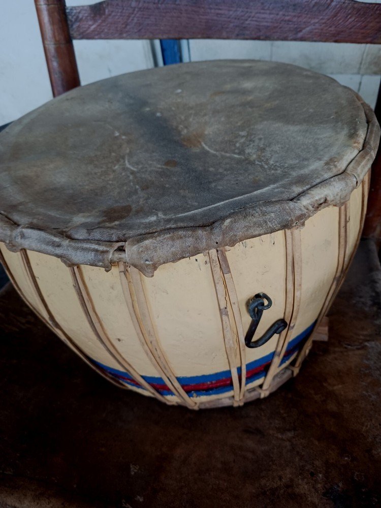 **AWESOME VINTAGE NATIVE TRIBAL PAINTED RAWHIDE DRUM TALKING DRUM NICE""