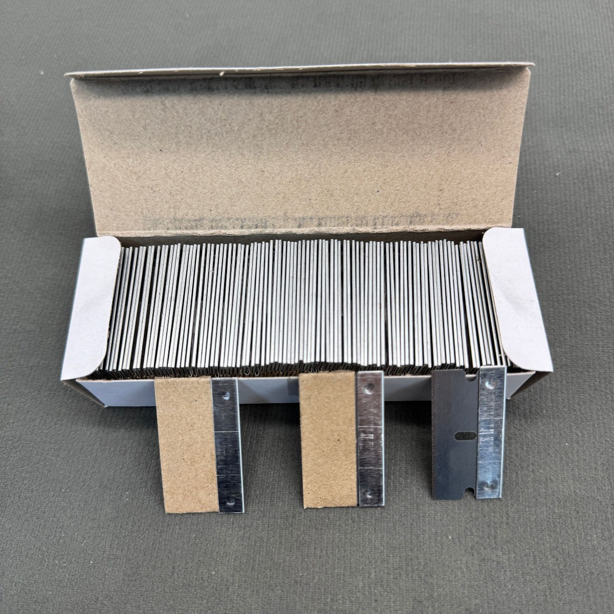 100 PCS Razor Blades Single Edge Extra Sharp Heat Treated Safety Knife Scrapers