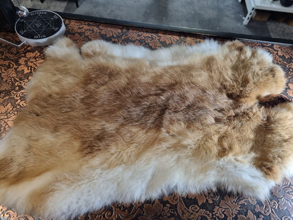 Rabbit Pelt - Tan & White