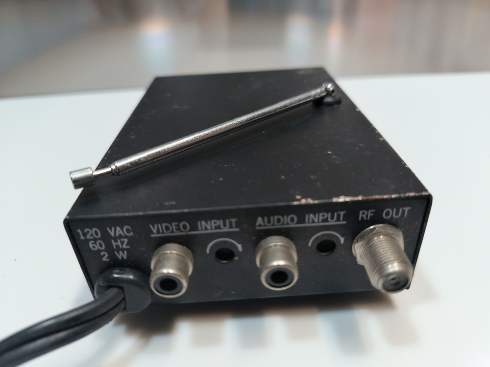 UHF Modulator Model 2090386. Ant / Cable. 120vac, 2w