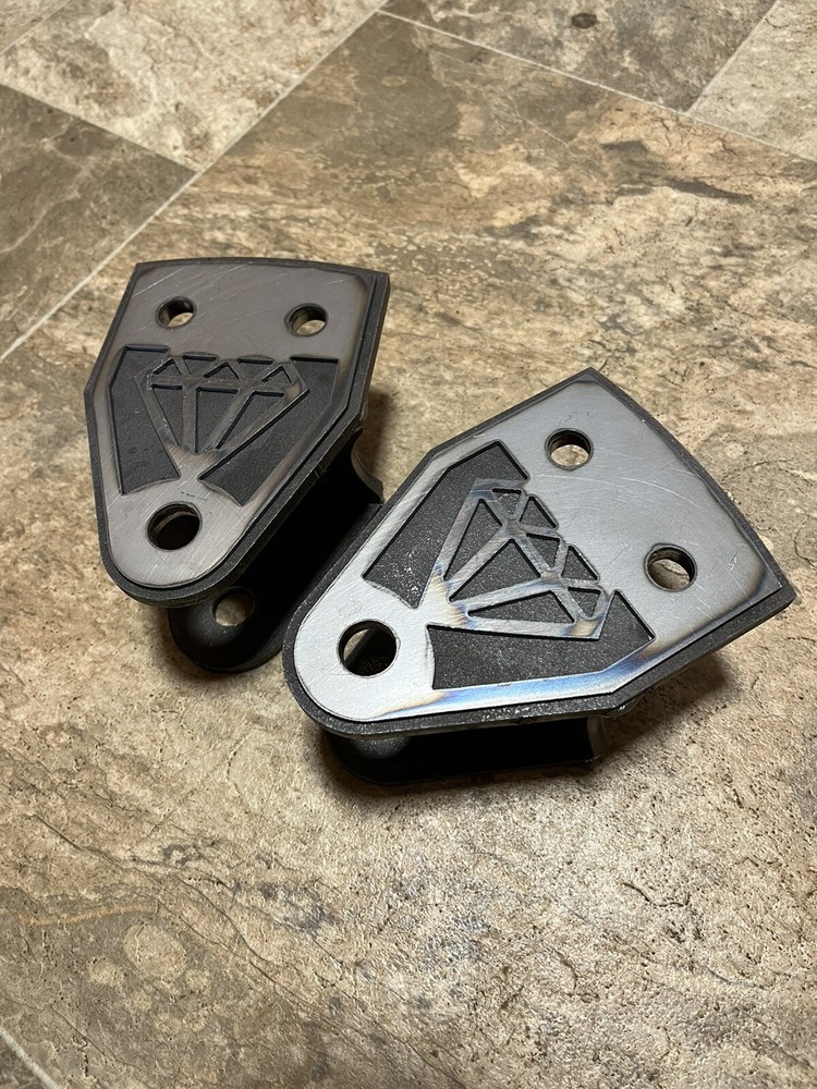 Traction Bar Mounts With Overlays