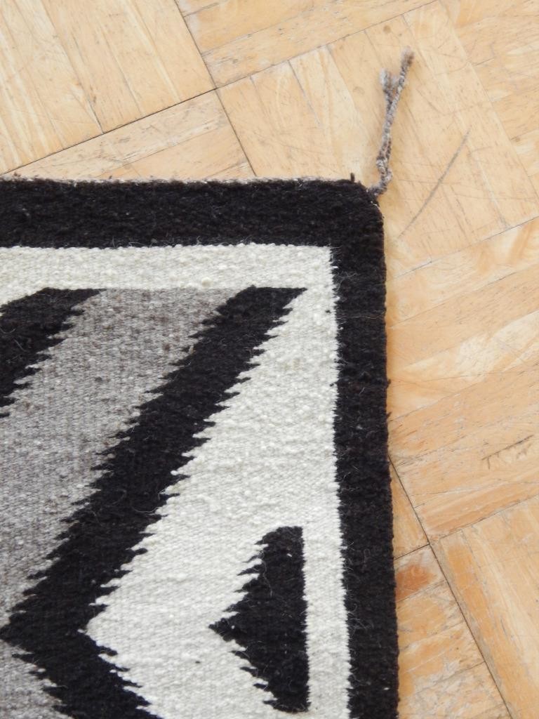 VINTAGE NAVAJO RUG WEAVING - ALL NATURAL DAZZLER - CLEAN AND NICE 28.5x36.25"