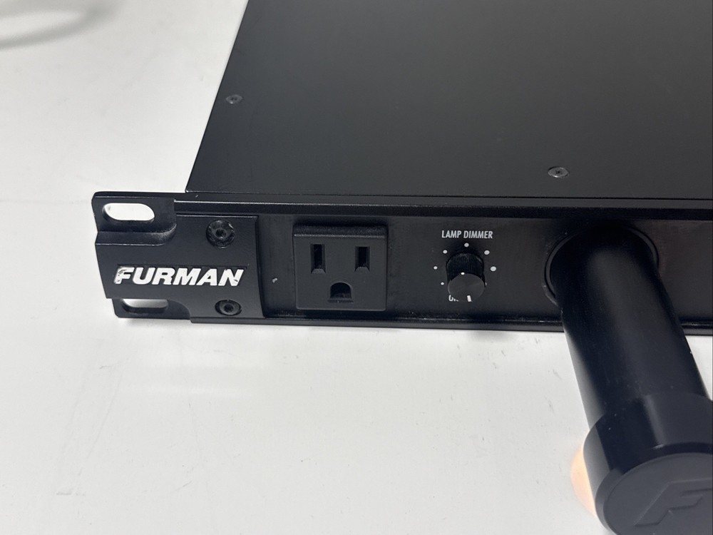 Furman PL-PLUSC Power Conditioner with Lights Voltmeter