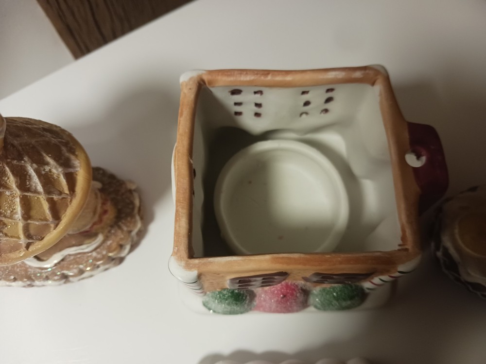 Ginger Bread House Tea Light With Two Gingerbread Men