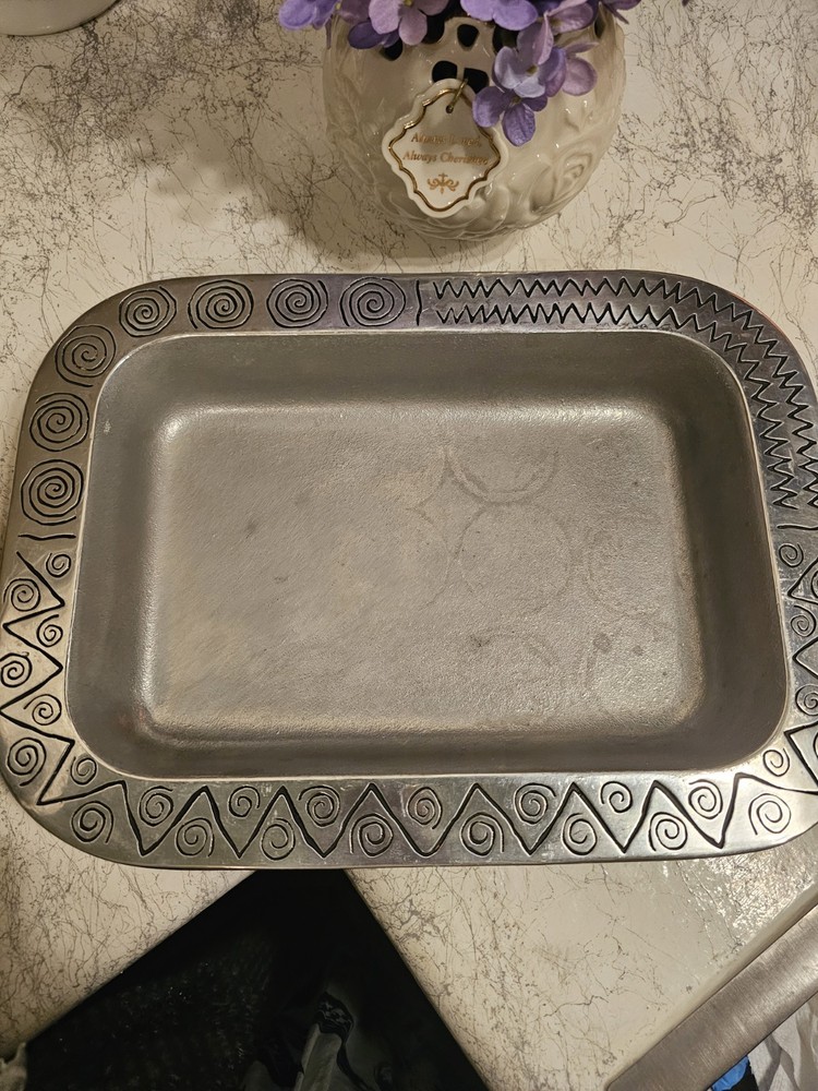 Wilton Armetale Rectangular Baker Pan, 14" Long ..10" Wide, Reggae Pattern