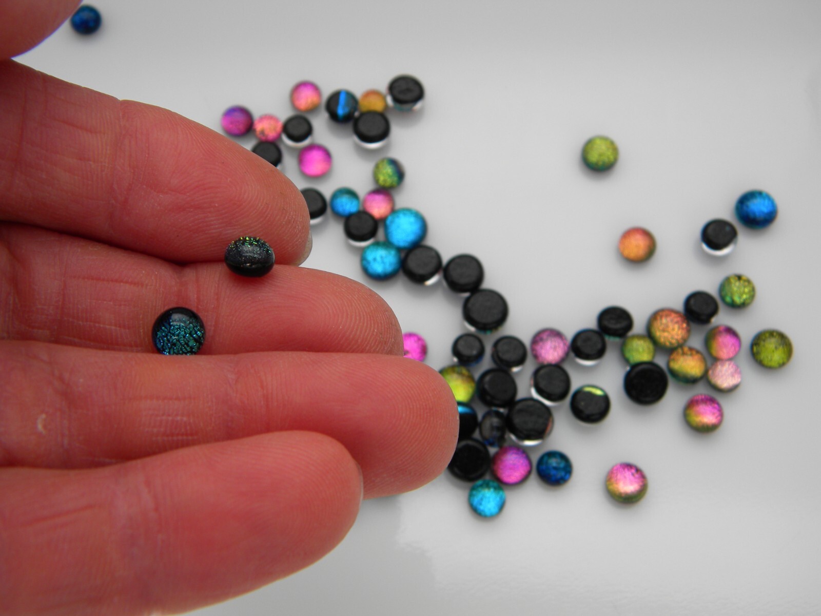 (CLEAR GLASS ON TOP) TINY DOTS Lot 100 pcs DICHROIC FUSED GLASS (V100) CABOCHON