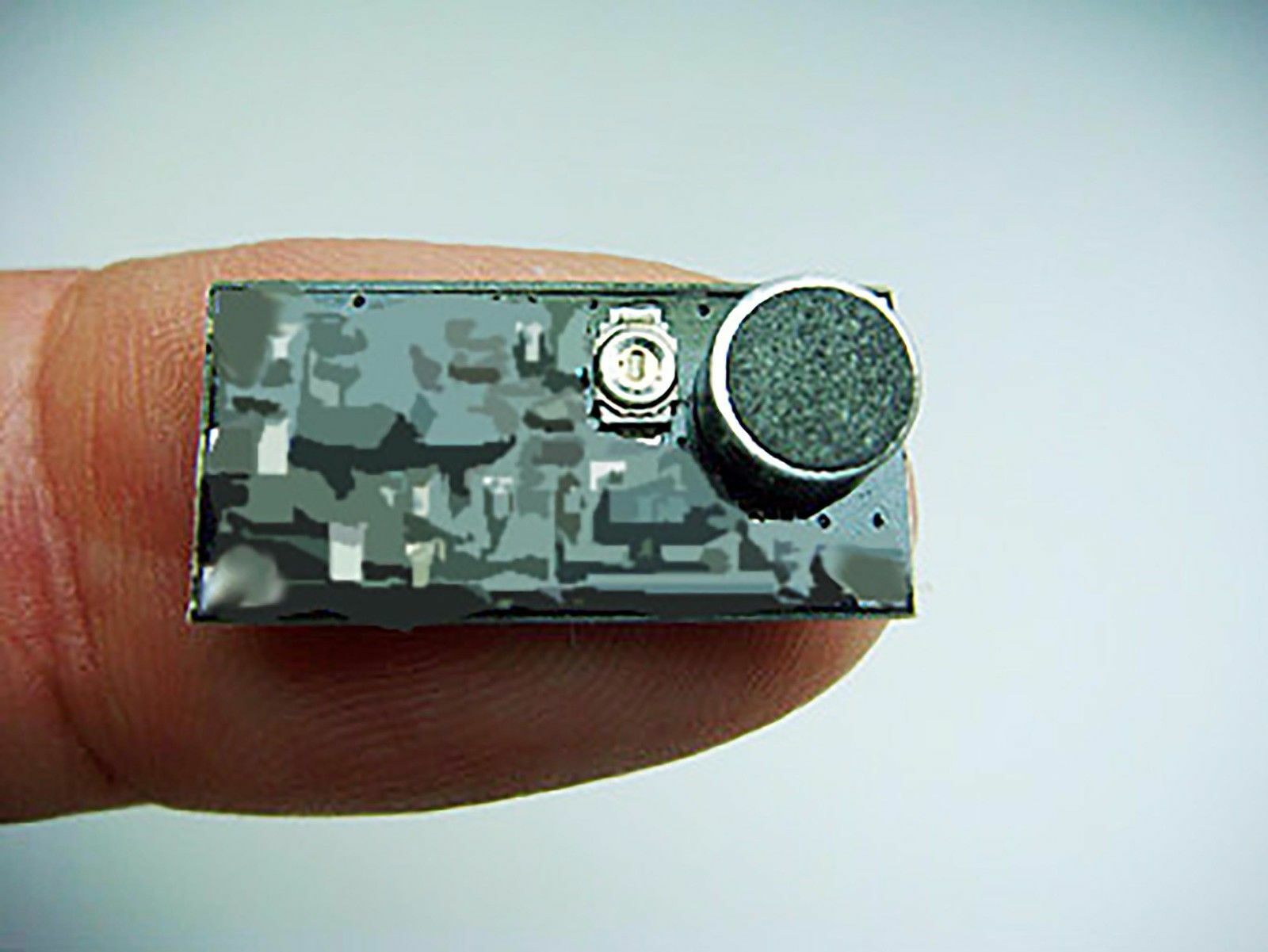 Hidden Mini Spy Audio Wireless Listening Voice Device FM mic . Signal Up To 300m