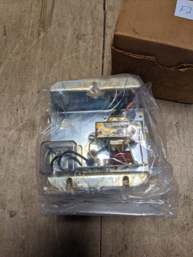 MCGRAW-EDISON 52-1101 SOLID STATE CONTROL RELAY / CAT: 5200-LF1 / SERIES 52