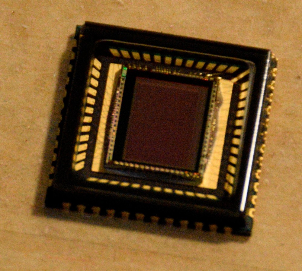 1PC. NOS OV7910 PAL/NTSC image sensor.