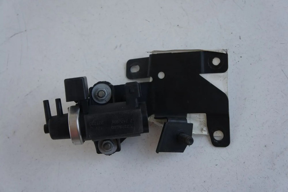 Genuine BMW E87 E46 E90 E91 E92 E93 E39 E60 Pressure Converter 11747796634