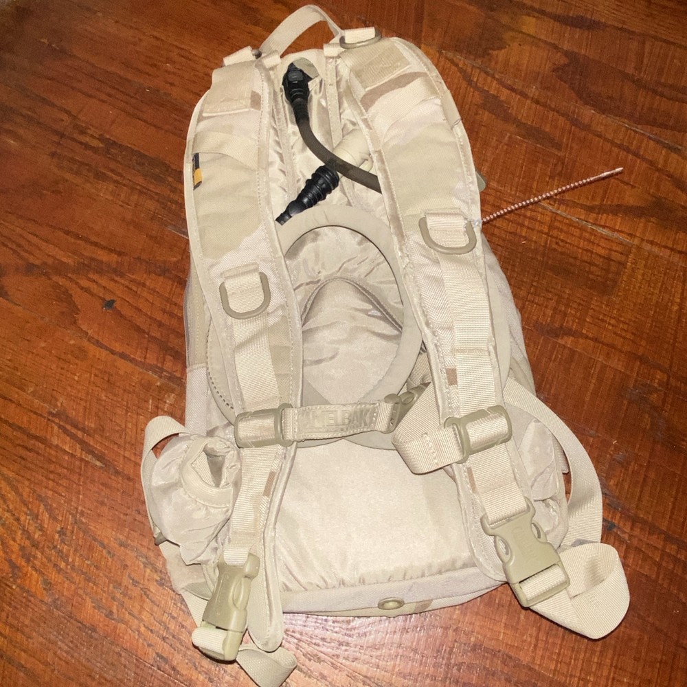 Camelbak M.U.L.E. Maximum Gear Desert Camo hydration pack W/ Bladder (READ)