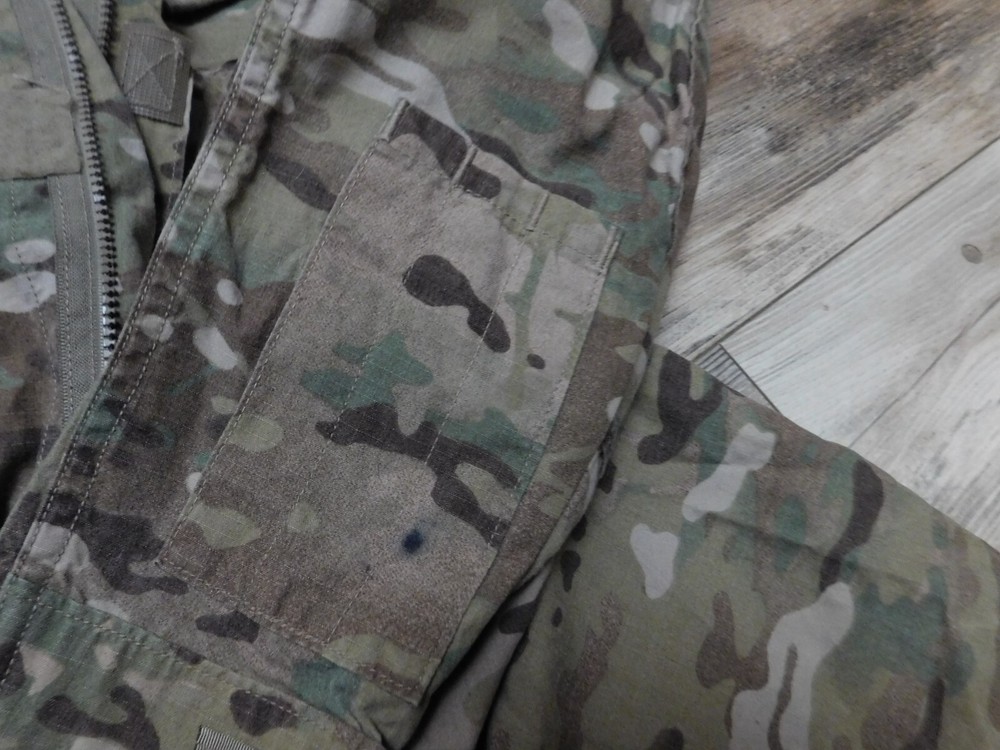 US ARMY MULTICAM FLAME RESISTANT TOP COAT SIZE MEDIUM - REG