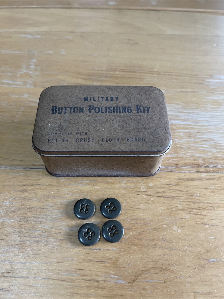 Vintage US WW ll Era Military Button Polishing Kit Tin + 4 Buttons