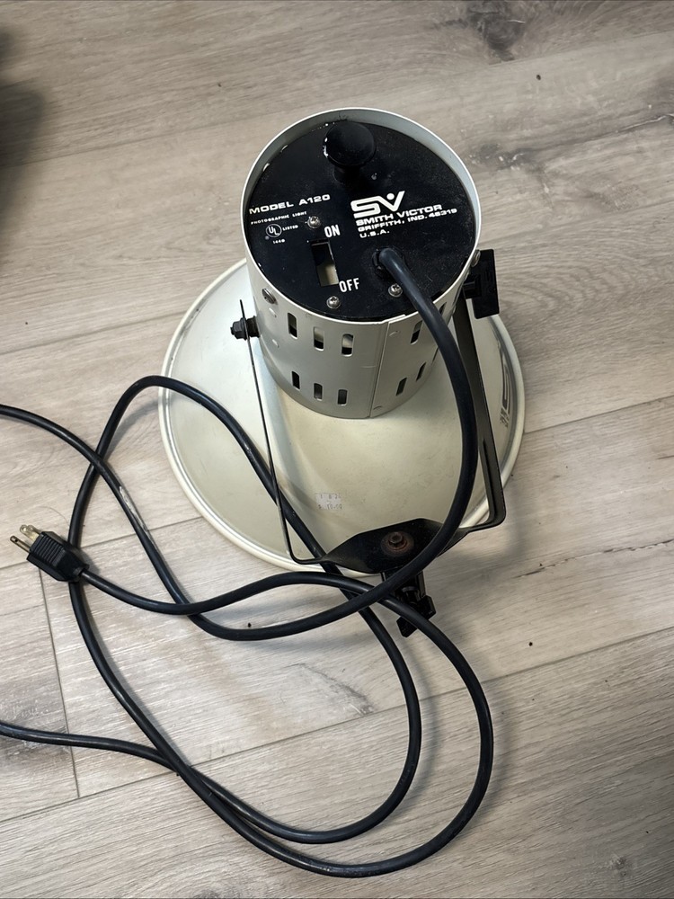 SMITH-VICTOR Photographic Light A120 White Working/missing Switch