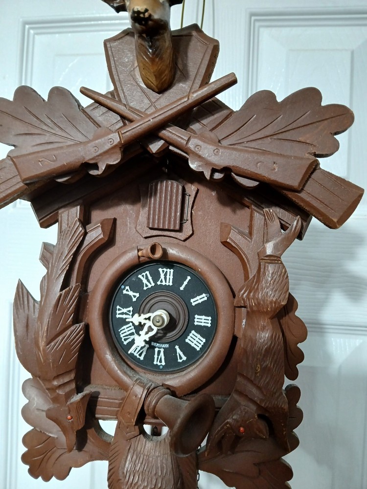 HUNTERS STYLE BLACK FOREST CUCKOO CLOCK WORKING