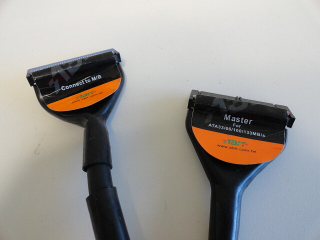 L15: ATA33 HardDrive Cable
