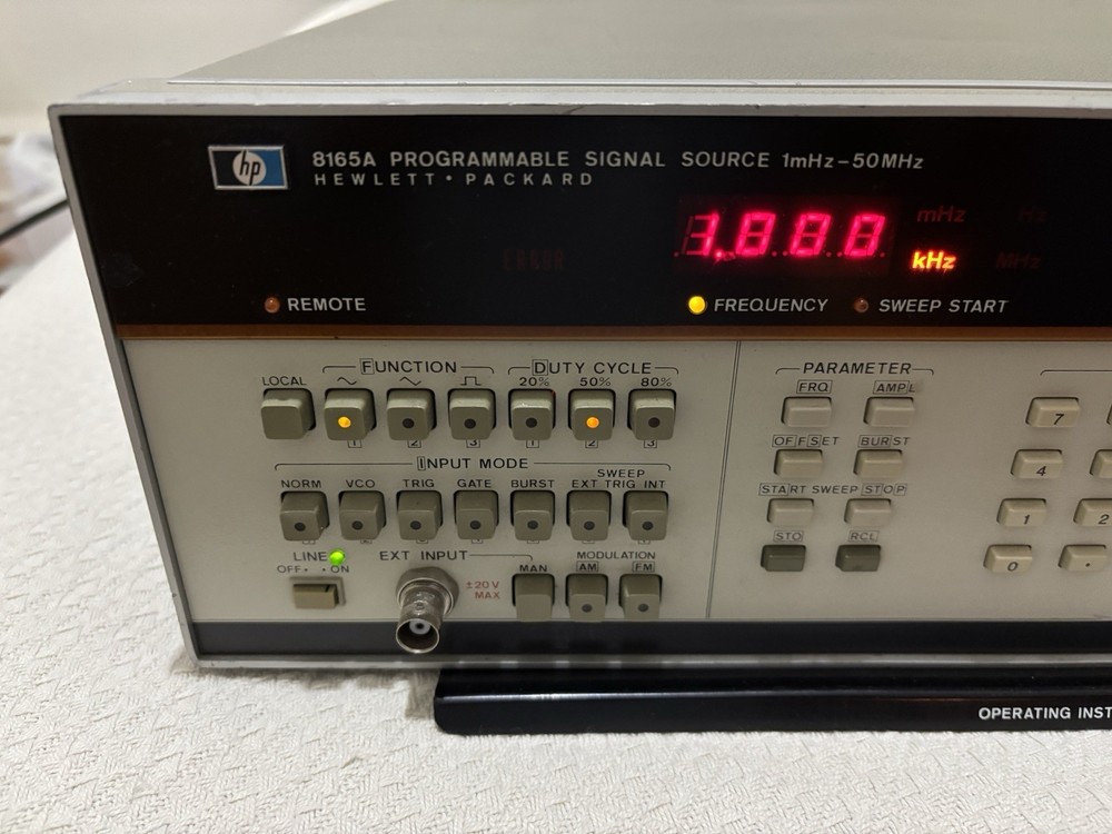 HP 8165A 1 mHz-50 MHz Programmable Signal Source