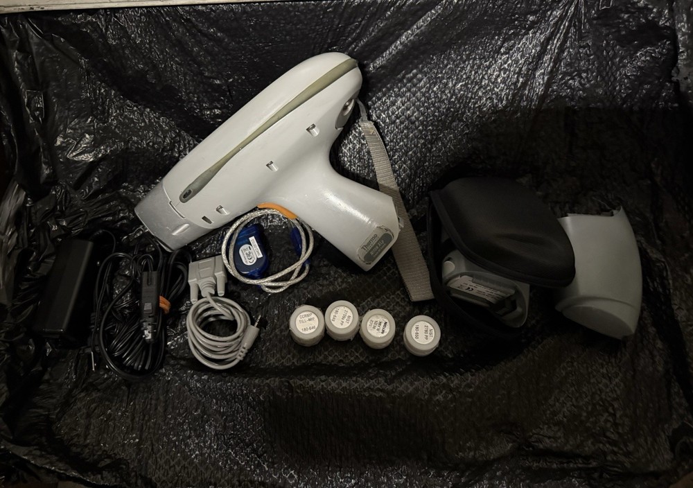 Thermo Scientific Niton XLp 300 Handheld XRF Analyzer Testing Kit