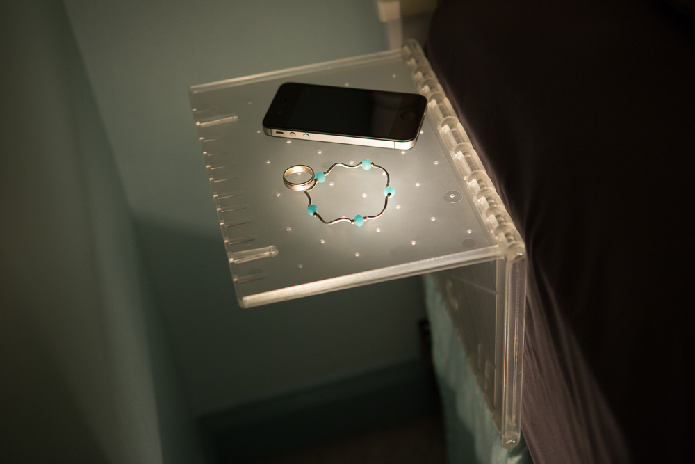 Urban Shelf floating nightstand for iPhone - also iPad/tablet table Genuine