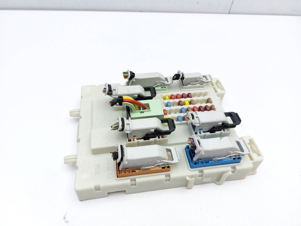 FUSE RELAY BOX 31453131 VOLVO V40 2016