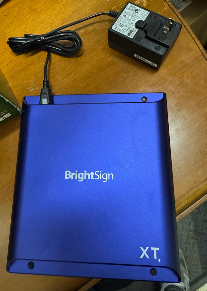 BRIGHTSIGN XT4  XT244 STANDARD I/O PLAYER + POWER ADAPTER (GREAT CONDITION)