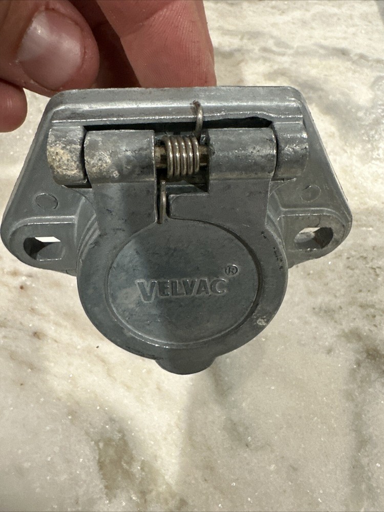 Velvac - 593084 - 7-Way Socket With Split Pins.