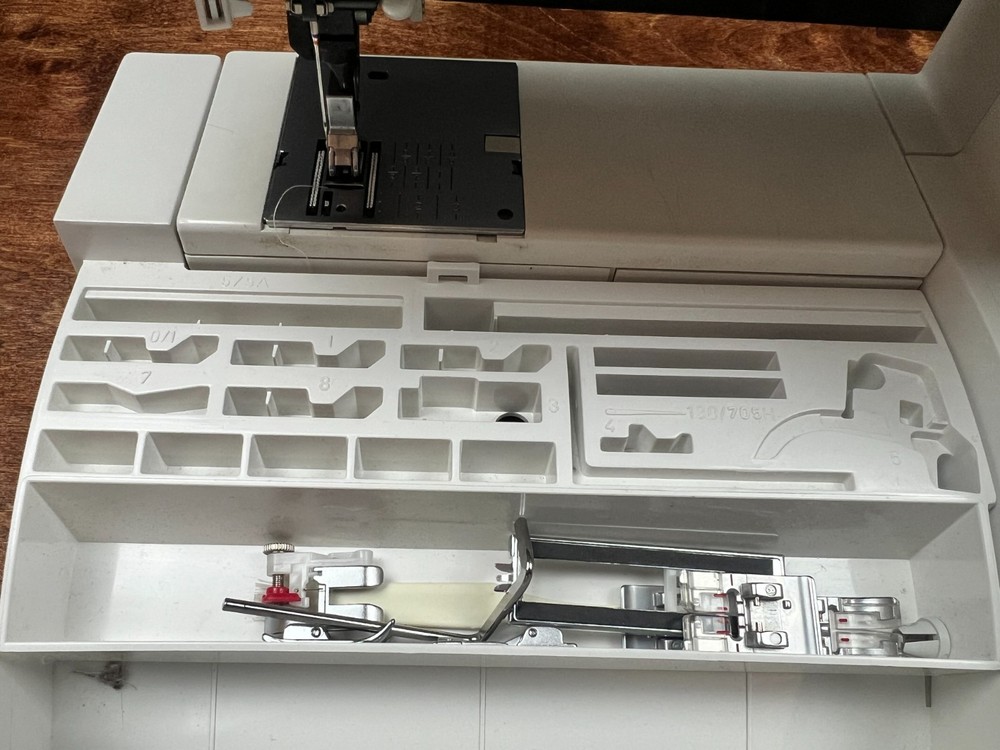 Pfaff Creative 2144 Computerized Sewing Machine