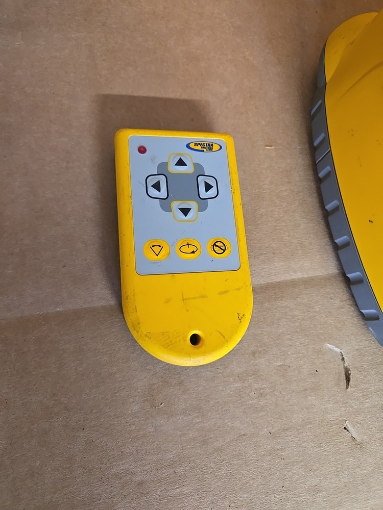 Spectra Trimble HV301 Laser With Remote And Case