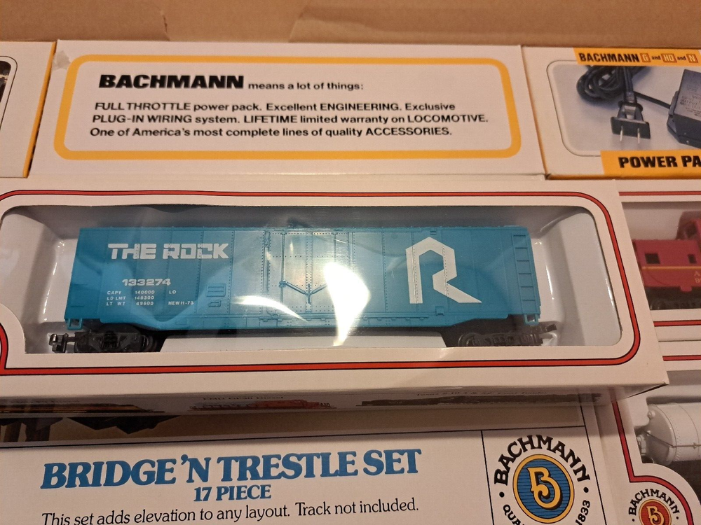Bachmann "SILVER EXPRESS" Electric HO Train Set 83 PC