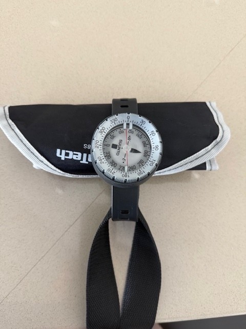 Suunto scuba wrist compass