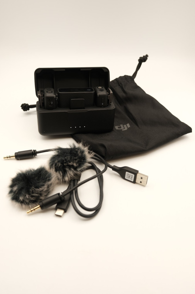DJI Mic Wireless Microphone System with charging case ASB01