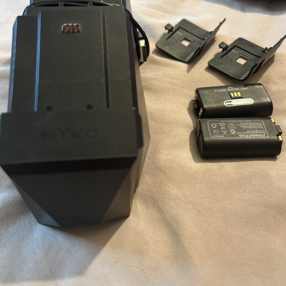 Nyko Tech86074 Charge Base for Xbox 360 Black + Xbox 360 Wireless Controller
