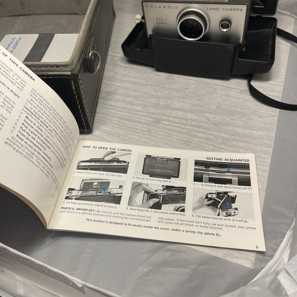 Polaroid Land Camera 101 Automatic case portrait kit 581 flash bulbs kit