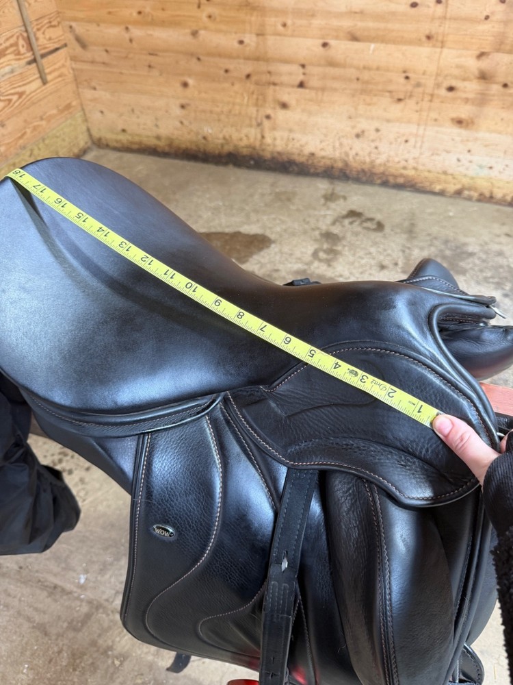 WOW dressage saddle