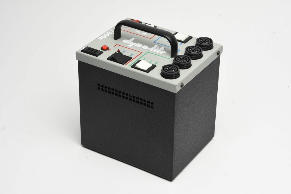 Dyna-Lite M800E Studio Flash Kit 3X Strobes, Lightware Case, Very Nice!