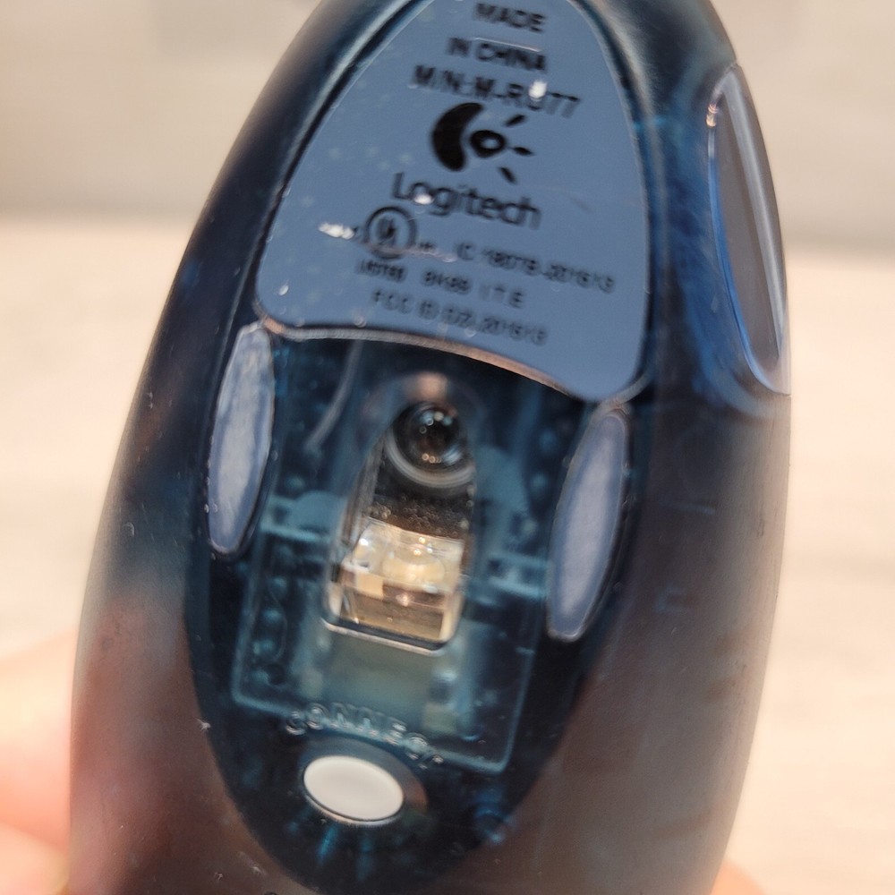 Logitech M-RU77 Bluetooth Laser Pointer Mouse Presenter No Dongle For Parts