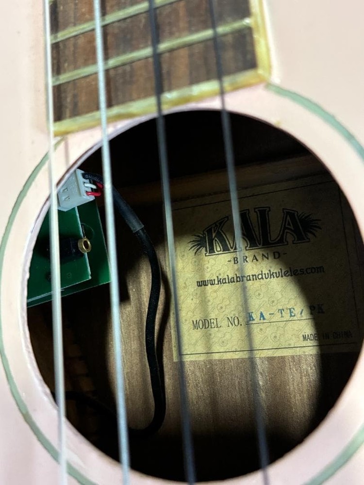 KALA electric ukulele pink