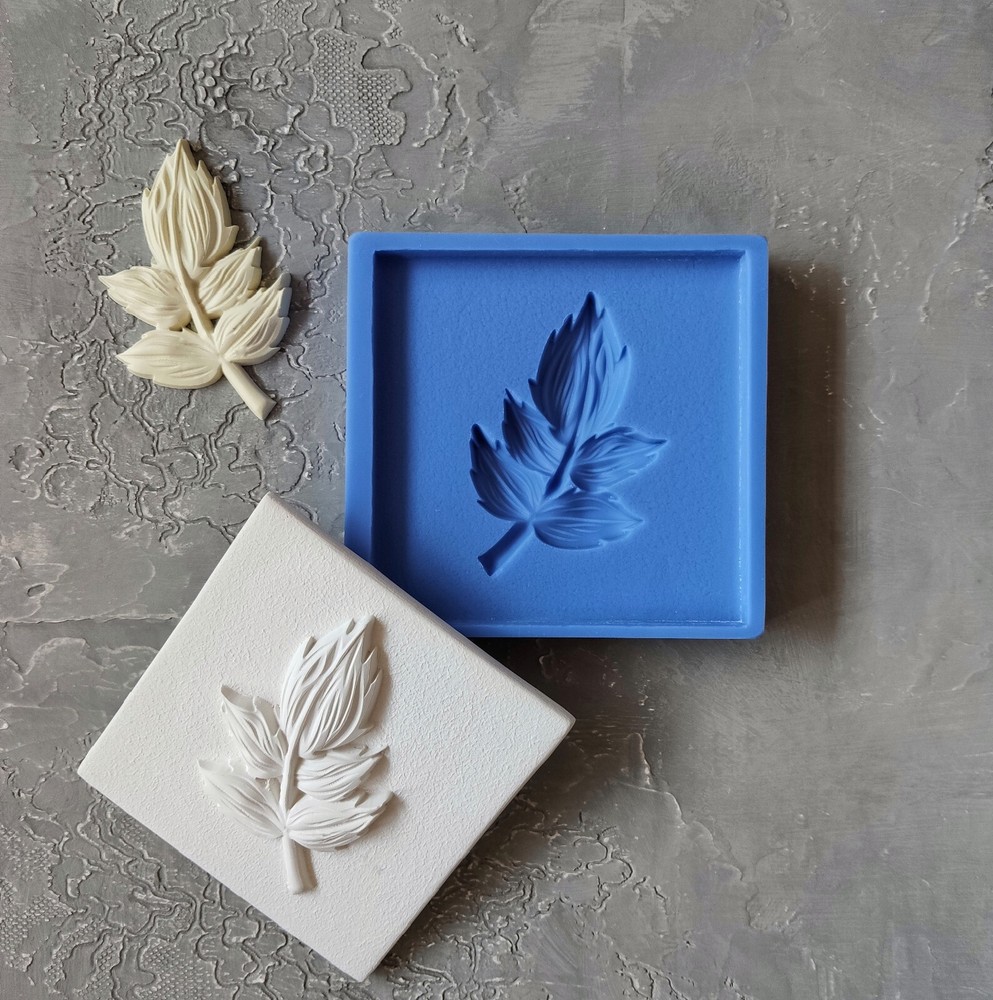 Silicone mold for tile with leaf volumetric element 9.8 x 9.8 cm