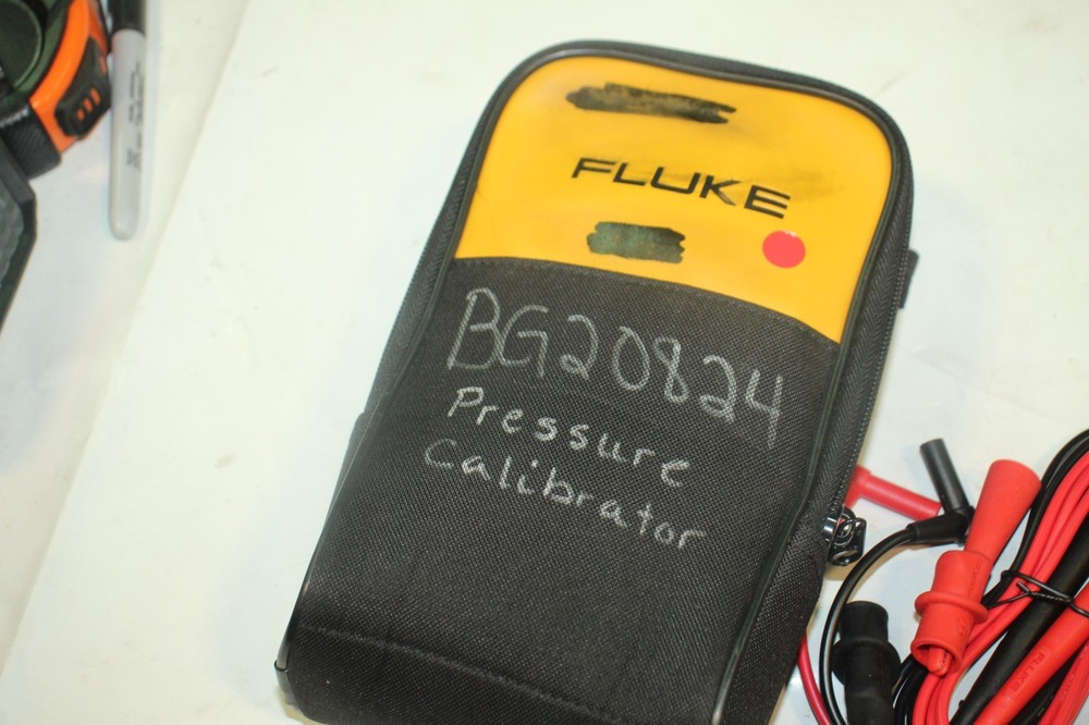 Fluke 717 3000G Pressure Calibrator