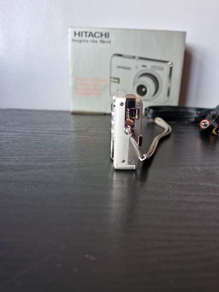 Hitachi Digital Camera HDC-756E 7.0MP Silver