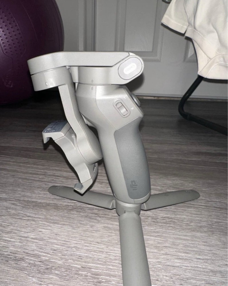 DJI Osmo Mobile 3 + Tripod