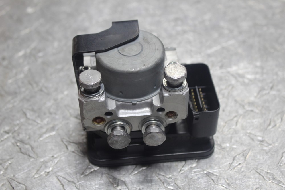 2016 TRIUMPH SPEED TRIPLE S ABS PUMP UNIT MODULE COMPUTER T2027109