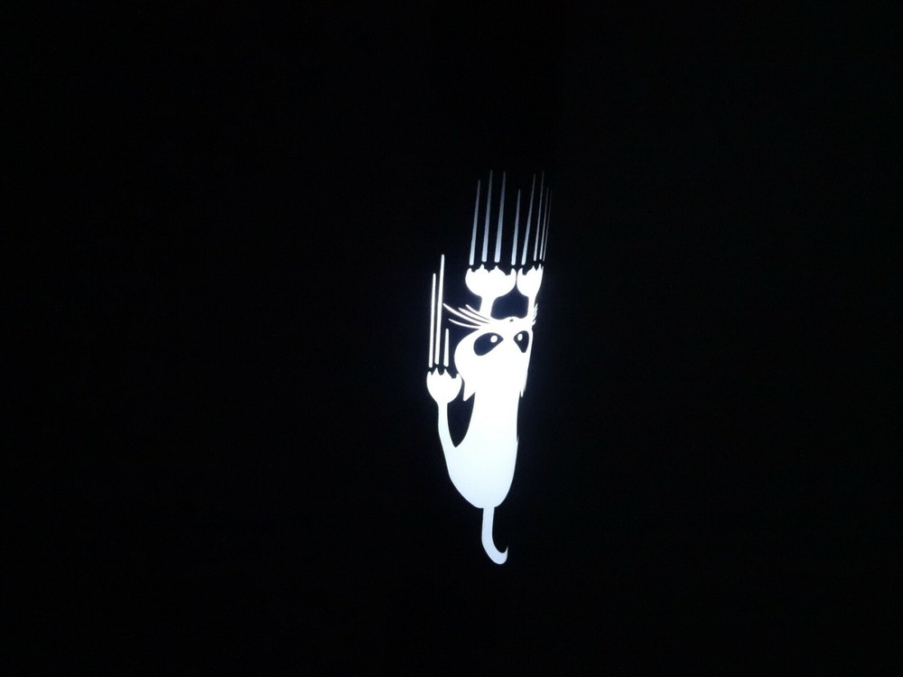 Lighted cat scratching ink pen