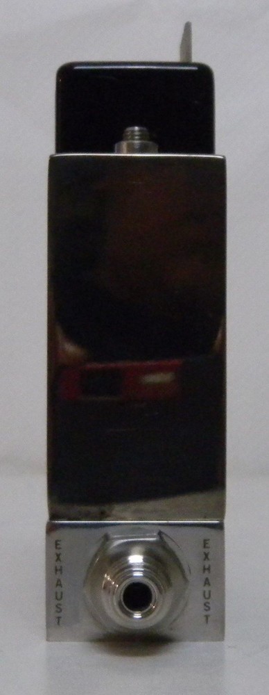 Unit UFC-1200A Mass Flow Controller, Gas- O2, Range- 2 SLM, Used