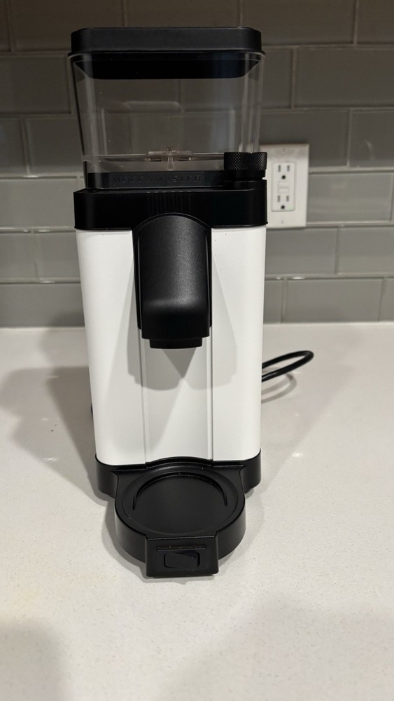 Technivorm Moccamaster Coffee Machine White, 10 Cup, Auto Shut-off & Grinder set
