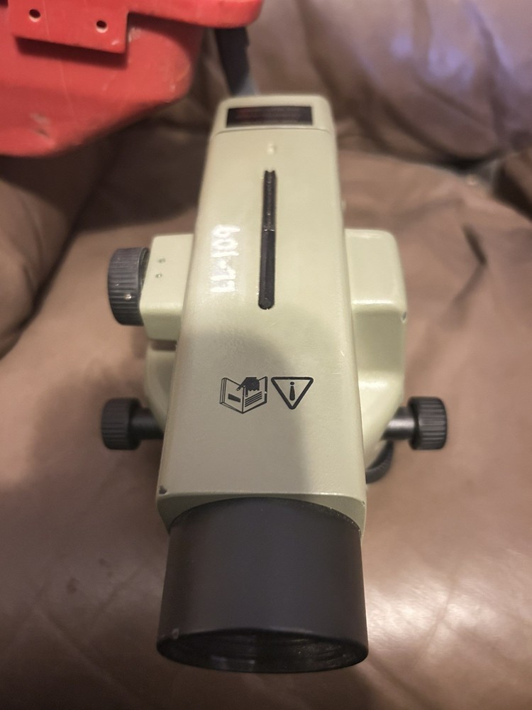Leica NA2 Universal Automatic Surveying Level. SN 5670188