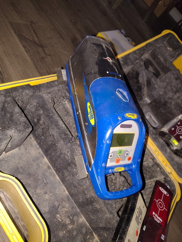 Spectra Precision DG711 Pipe Grade Level Laser W/ Case & Accessories
