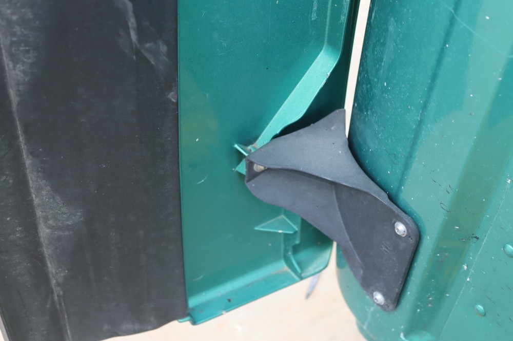 08-17 FREIGHTLINER CASCADIA 125 RIGHT SIDE LOWER CAB FAIRING PANEL EXTENDER OEM